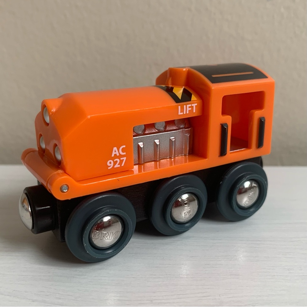 BRIO Pop-up Hood Engine 33694 Orange